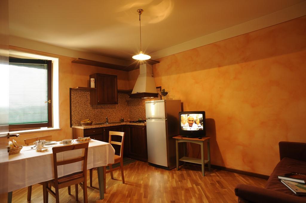 Agriturismo Gian Galeazzo Visconti Hostal Valeggio sul Mincio Habitación foto