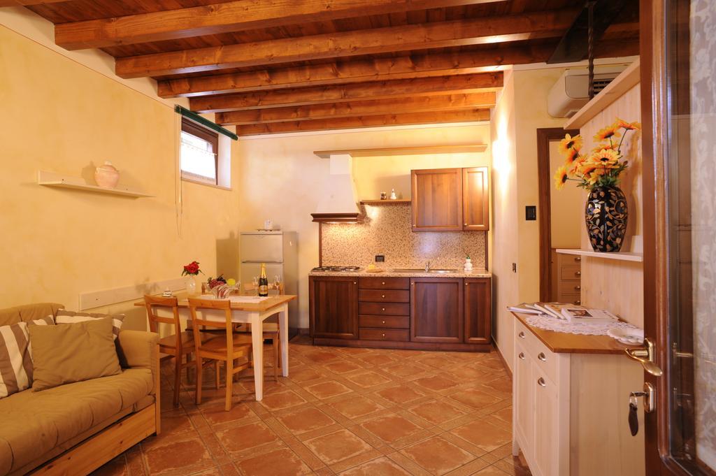 Agriturismo Gian Galeazzo Visconti Hostal Valeggio sul Mincio Habitación foto