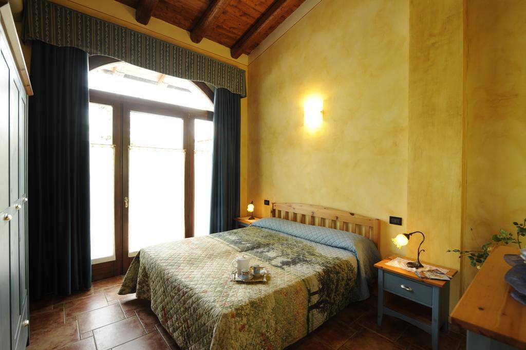 Agriturismo Gian Galeazzo Visconti Hostal Valeggio sul Mincio Habitación foto